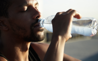 Hidratação no verão: cuidados com a pele e a alimentação